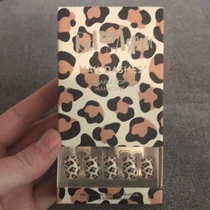 Red Aspen Nail Dashes